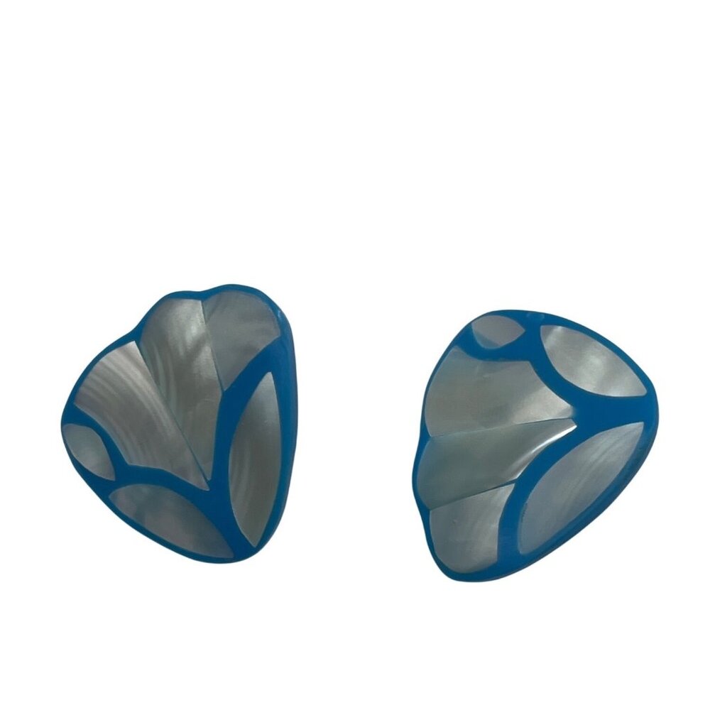 Blue & White Mother Of Pearl Post Earring A546